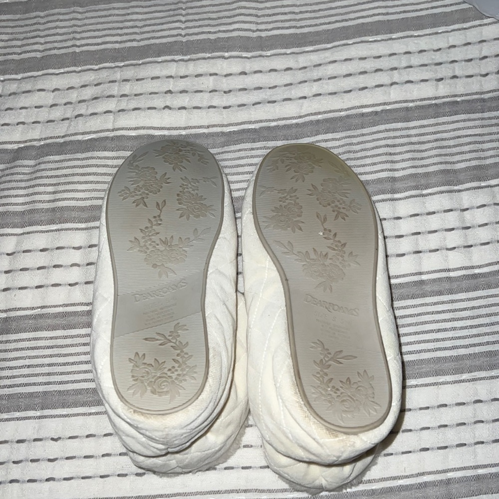 Like New; Ivory DearFoams; Size 5-6; Machine washable; worn twice in house - Picture 3 of 5